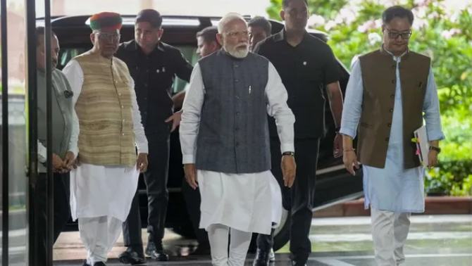 NEET विवाद पर सरकार संसद में चर्चा को तैयार, किरेन रिजिजू बोले- 'छात्र हमारी सर्वोच्च प्राथमिकता'